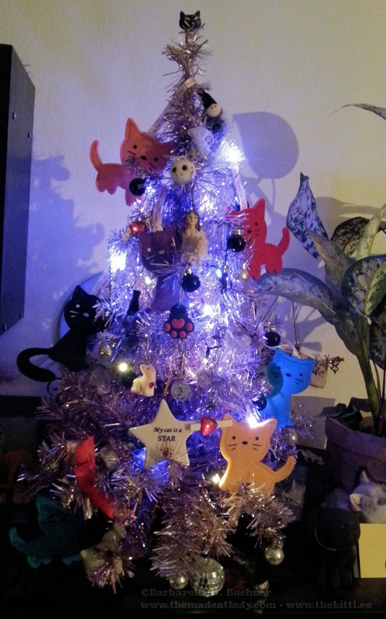 The Catty Crimbo Tree is Up!